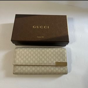 Authentic Pre-loved Gucci long wallet Beige